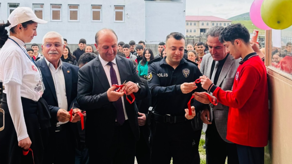 OKULUMUZUN TÜBİTAK 4006 BİLİM FUARI